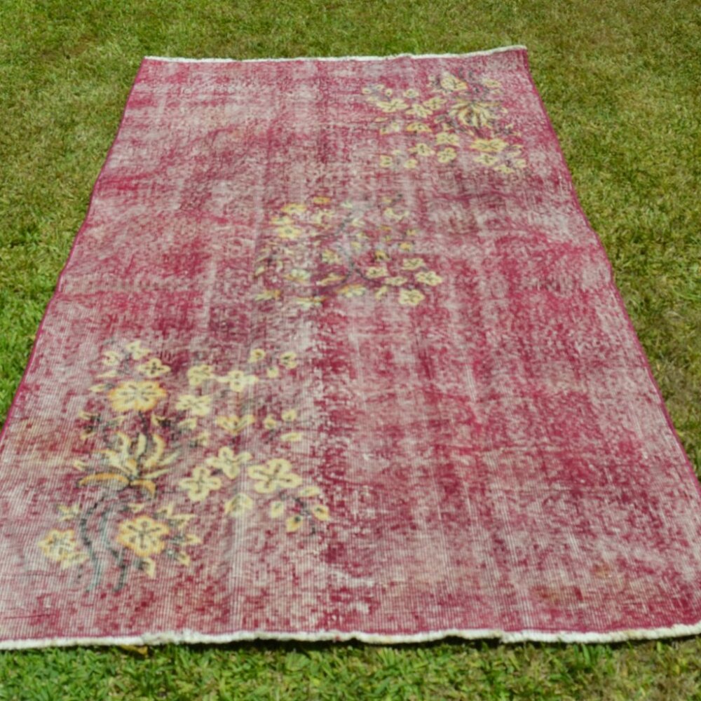 VINTAGE ORIENTAL RUG  TURKISH  HANDMADE  100% WOOL  RED BACKGROUND YELLOW FLORAL